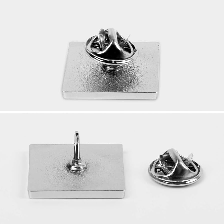 クロムハーツ　缶バッジ CHROME HEARTS クロムハーツ 雑貨 青山限定 缶バッジ 2点セット